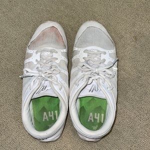 Cheerleading shoes